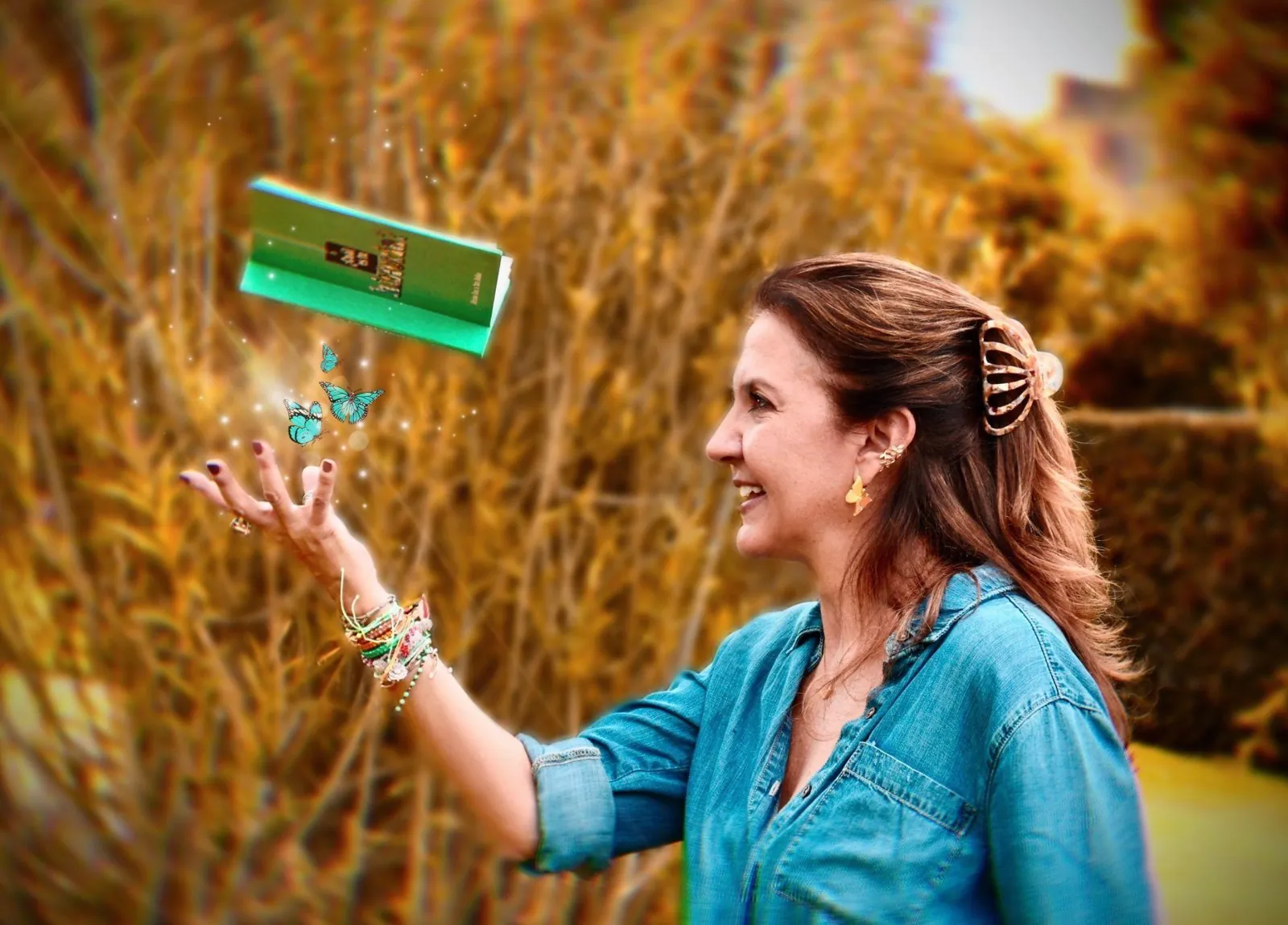 Adriana lanzando un libro al aire con una mariposa